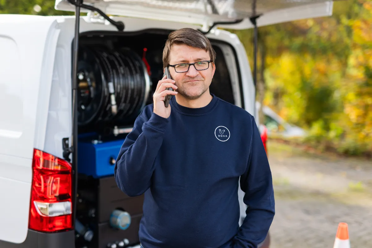 Ihr kompetenter Ansprechpartner bei ROKA Rohr- und Kanalreinigung & Handwerkerservice am Telefon